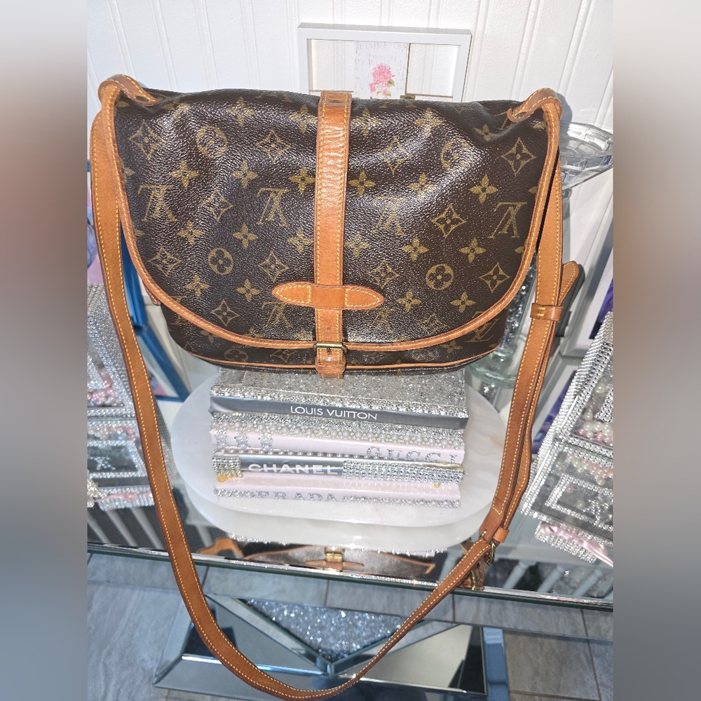 EUC 💯 Authentic Louis Vuitton Saumur 30💓 - Picture 2 of 16